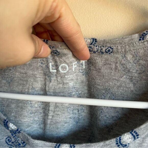Loft Gray Paisley Bordered Hem Short Sleeve Tee T-shirt Blouse - Picture 3 of 5